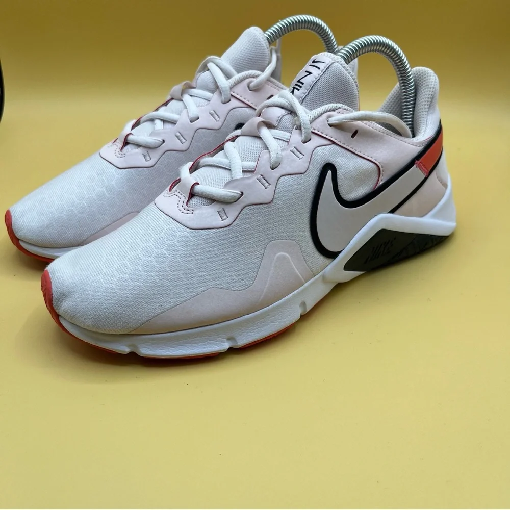 Nike‎ Legend Essential 2 Light Soft Pink